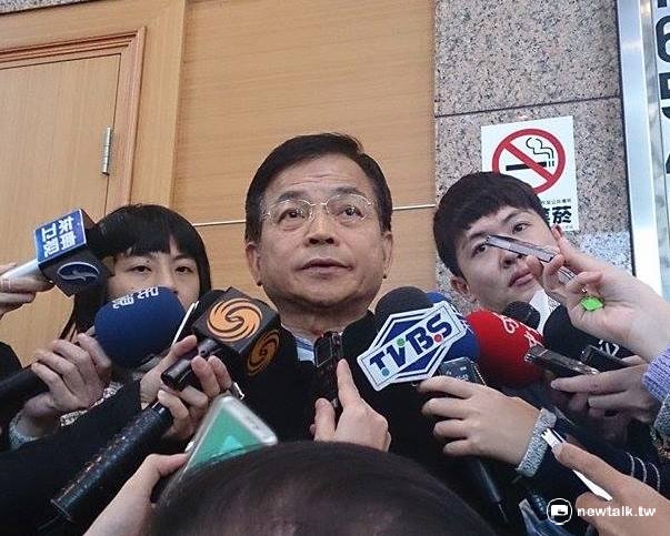 國民黨政策會26日討論立法院正副院長選舉，最後一致決議由立委賴士葆搭配曾銘宗參選。   圖：邱珮文/攝