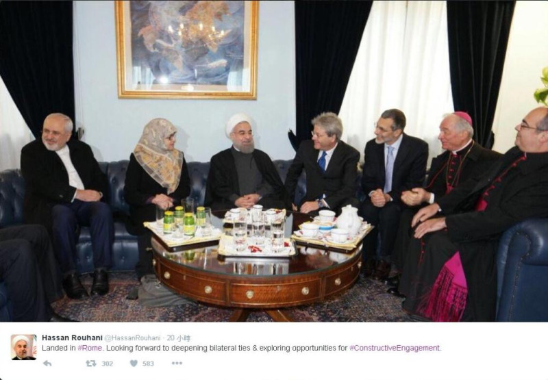 伊朗總統魯哈尼25日抵達義大利，展開自伊朗解除制裁後，首次訪歐行程。圖為魯哈尼與義大利官員會晤。   圖：翻攝自魯哈尼官方推特。