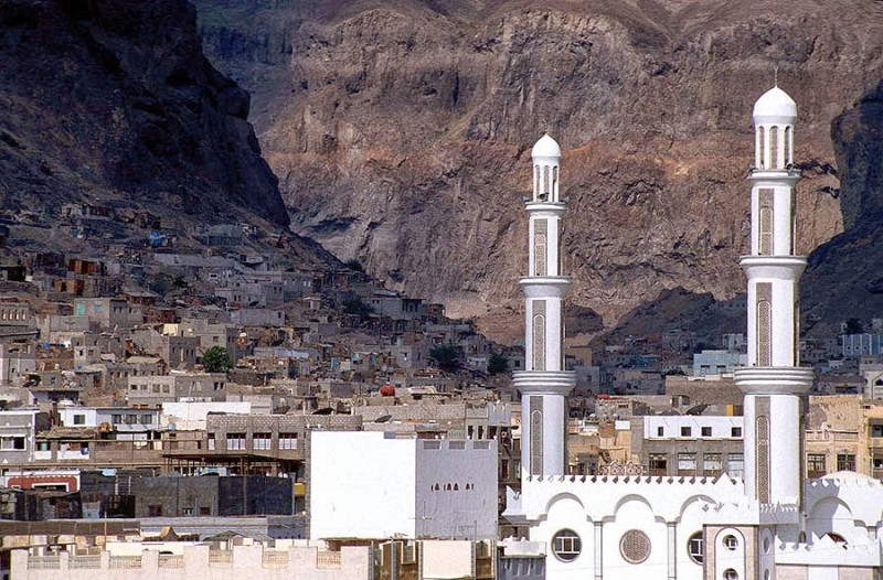 葉門臨時首都亞丁市（Aden）總統府外軍方檢查站，28日遭自殺式汽車爆炸攻擊。圖為葉門亞丁城。   圖：翻攝維基百科/Jialiang Gao   