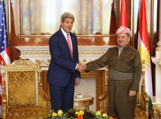 伊拉克庫德族自治區主席巴薩尼（右）在國際正反評價不一，左為美國國務卿凱瑞。   圖：翻攝巴薩尼推特