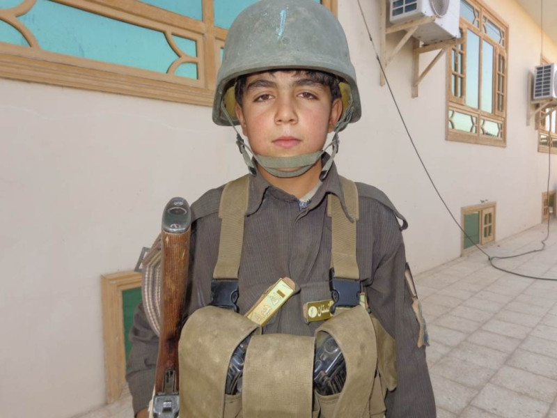 阿富汗2015年表揚哈瑪德率軍抵抗塔利班成功，讓他著軍裝亮相，還稱他為「英雄」，未料卻為哈瑪德惹來殺身之禍。   圖：翻攝NBC NEWS/Bashir Ahmad