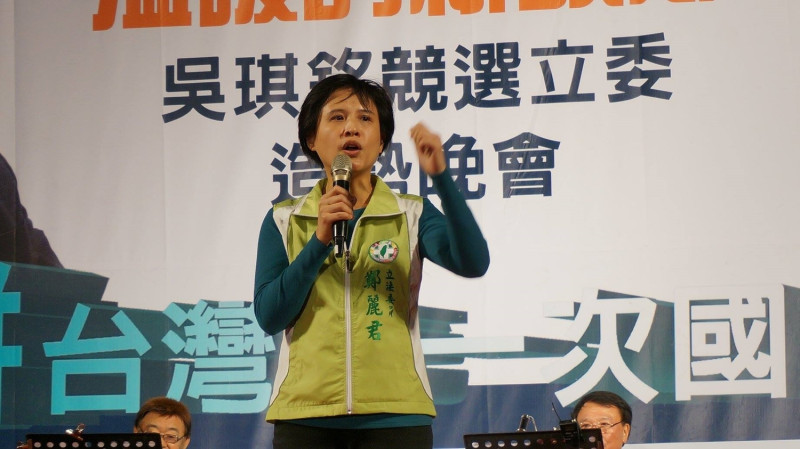 民進黨立委鄭麗君3日表示，將提案補正《公民投票法》。   圖：鄭麗君臉書