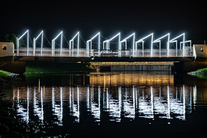 月津港燈節 斜影。   圖：台南市政府／提供