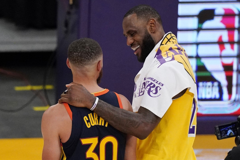 本季上半季球衣銷售，湖人詹皇LeBron James賣營第2的勇士一哥Stephen Curry。   圖／美聯社／達志影像