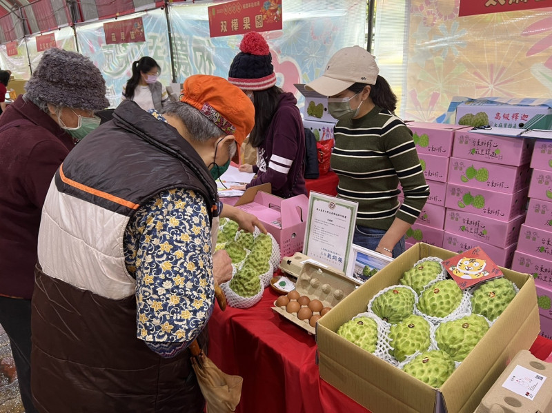 板農年貨大街販售台東釋迦。   圖：新北市農業局提供