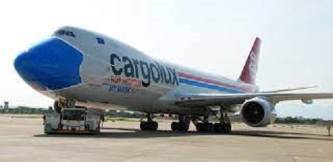 荷蘭當局 23 日在降落於阿姆斯特丹史基浦機場的盧森堡貨運航空公司Cargolux貨機中，發現一名偷渡客藏匿於前輪起落架處。(示意圖)   圖 : 翻攝自推特