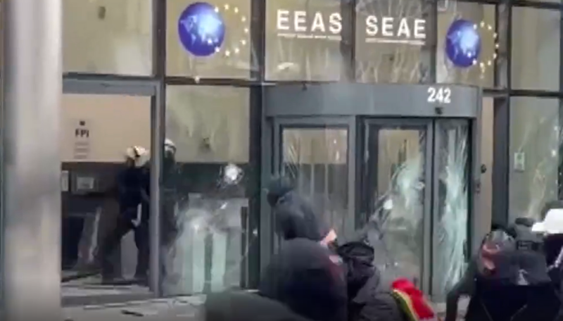 歐盟辦公室也被抗議者破壞。   圖:截自環球網