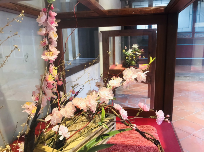 千年蓪草花藝特展即日起至3月於來青閣與定靜堂展出。   圖：新北市文化局提供