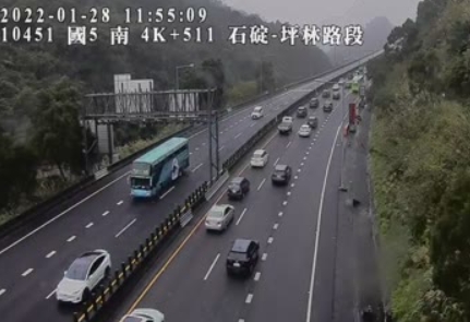 交通部高速公路局表示，今日國5將從上午雍塞到下午4時。   圖：擷取自高公局即時路況