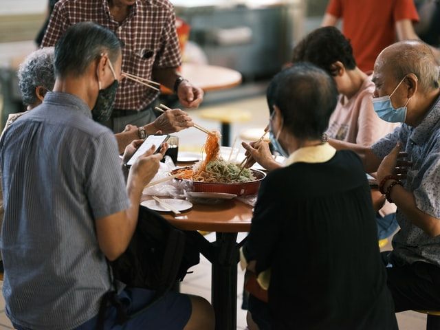 營養師提醒，年節圍爐放鬆之餘，也不要忘了飲食控管的重要性。   示意圖／取自unsplash