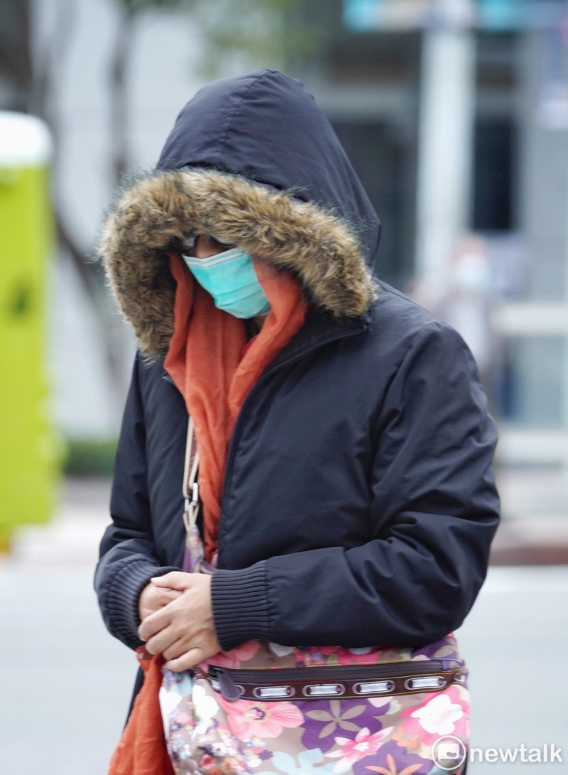 氣象專家吳德榮表示，下週三、四將會有強冷空氣南下，北台平地最低氣溫約可降至12度，需特別注意保暖。   圖：張良一/攝