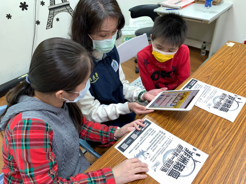 ▲移民署基隆服務站宣導非洲豬瘟防疫。（圖／移民署）   