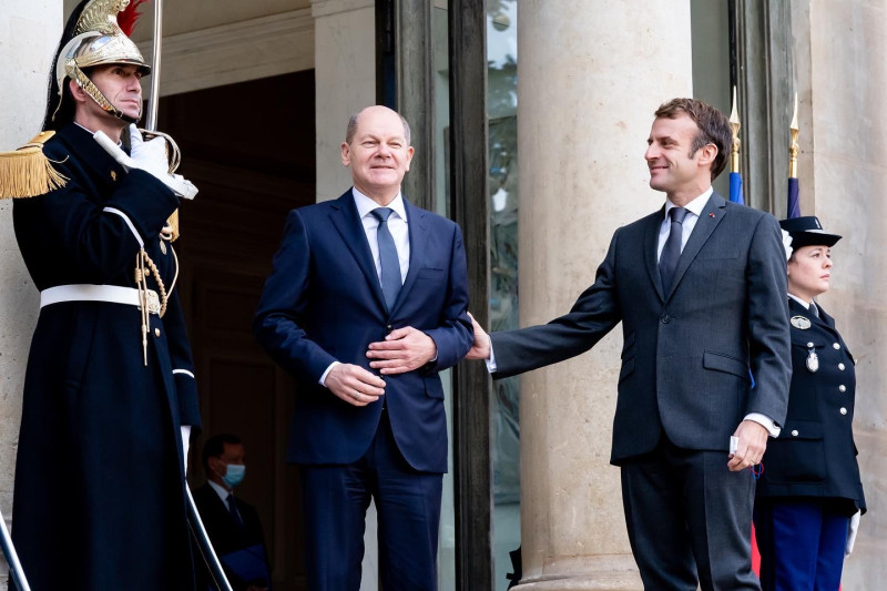 因應烏克蘭緊張情勢，法國總統馬克宏與德國總理蕭茲各有打算，分頭行事。   圖：翻攝自馬克宏臉書