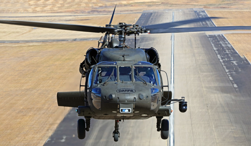 美國軍火大廠洛克希德·馬丁(Lockheed Martin)釋出與美國國防高等研究計畫局(DRAPA)共同研究開發的「機組人員駕駛艙內自動化系統(ALIAS)」測試影片，無人駕駛的UH-60A自主起飛。   圖：翻攝Lockheed Martin官網