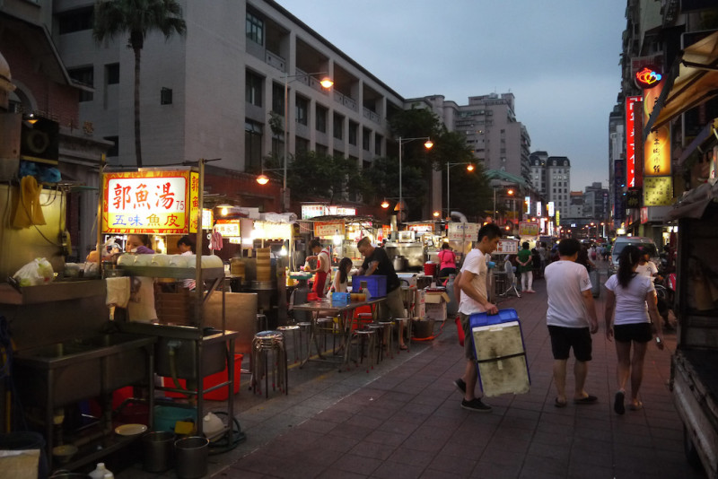 台北市政府觀傳局5日表示，今年以「台北猴腮雷新春遊程」為主題特別規劃了祈福路線，推薦民眾或旅客走逛各大景點，圖為寧夏夜市。   圖：北市觀傳局提供