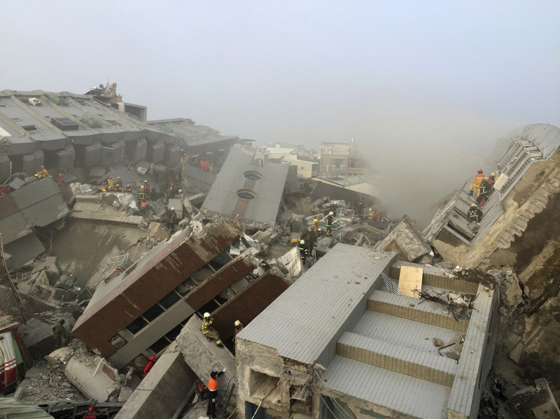 高雄美濃凌晨發生規模6.4地震，目前已造成14人罹難。   圖：達志影像/路透社