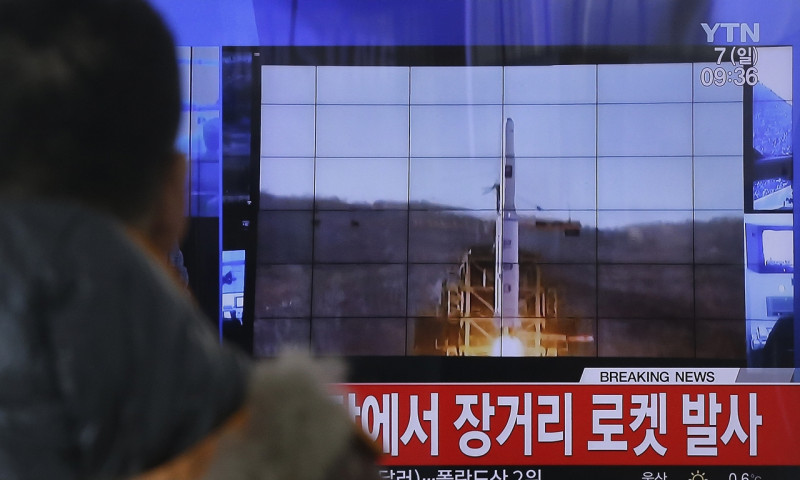 北韓政府7日上午發射長程飛彈。   圖片來源：美聯社/達志影像