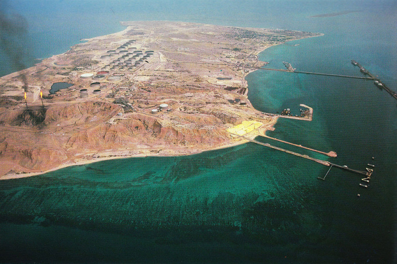 因應石油解禁，伊朗的原油碼頭哈克島又將開始繁忙。   圖：翻攝維基網站