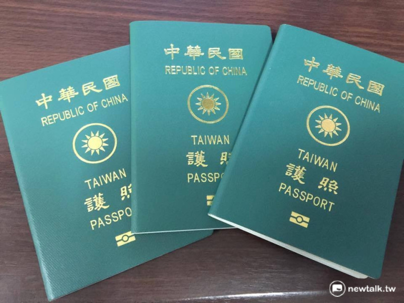 外交部18日表示，自4月2日起，桃園國際機場辦事處將不再受理非屬急難事件的逾期護照換發。   圖：新頭殼資料照片