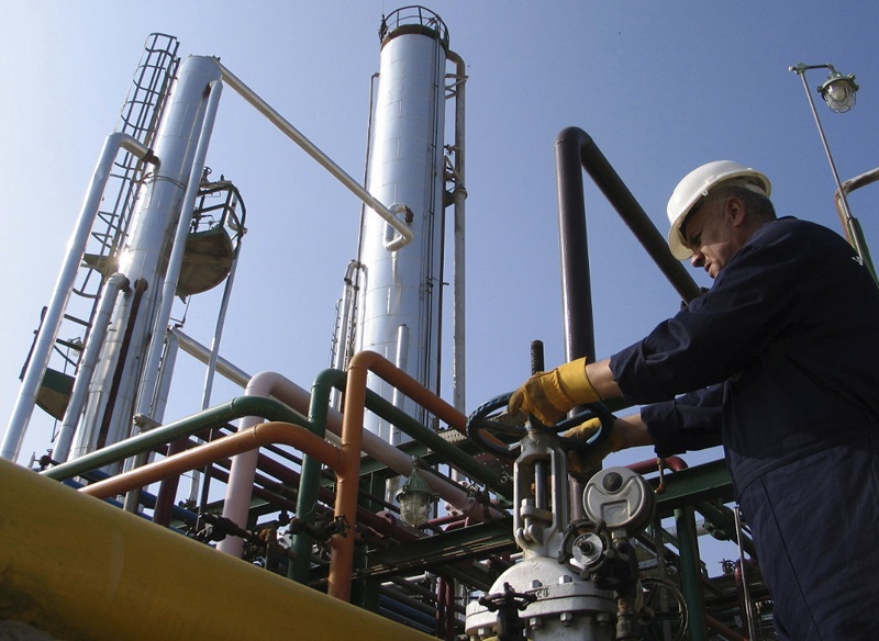 國際油價不斷崩跌，沙烏地阿拉伯和俄羅斯等全球主要石油輸出國16日協議凍結產量，以設法穩定油市。   圖片來源：達志影像/路透社資料照片