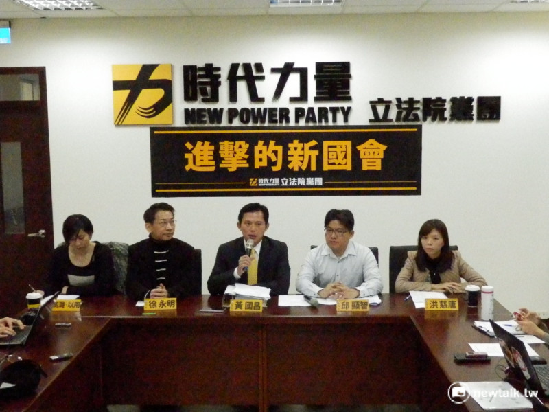 時代力量23日召開記者會，提出第1階段國會改革修正草案。   圖：符芳碩/攝
