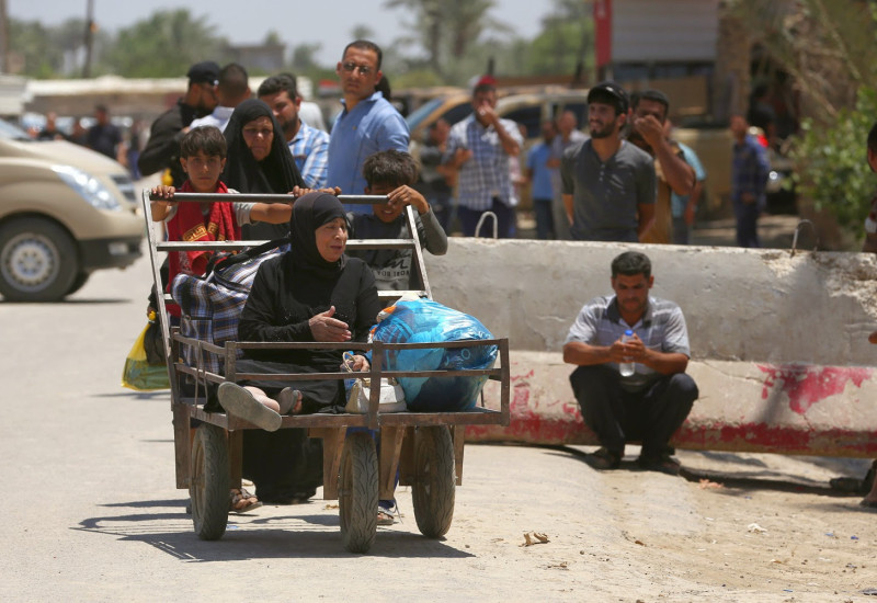 面對殘暴的伊斯蘭國步步進逼，伊拉克人紛紛逃離家鄉，婦女與兒童也倉惶出走。   圖：達志影像/美聯社資料照片