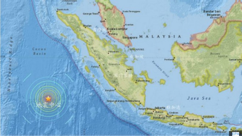 印尼蘇門答臘西南方的外海2日晚上發生規模7.9地震，印尼當局發布海嘯警報，目前尚未有傷亡傳出。   圖：翻攝BBC中文網