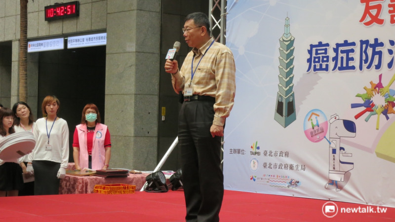 針對台北文創大樓使用爐渣一事，台北市長柯文哲7日說，會先確認建物安全，但在管理上則需要全國通用的辦法。   圖：呂佳峻/攝