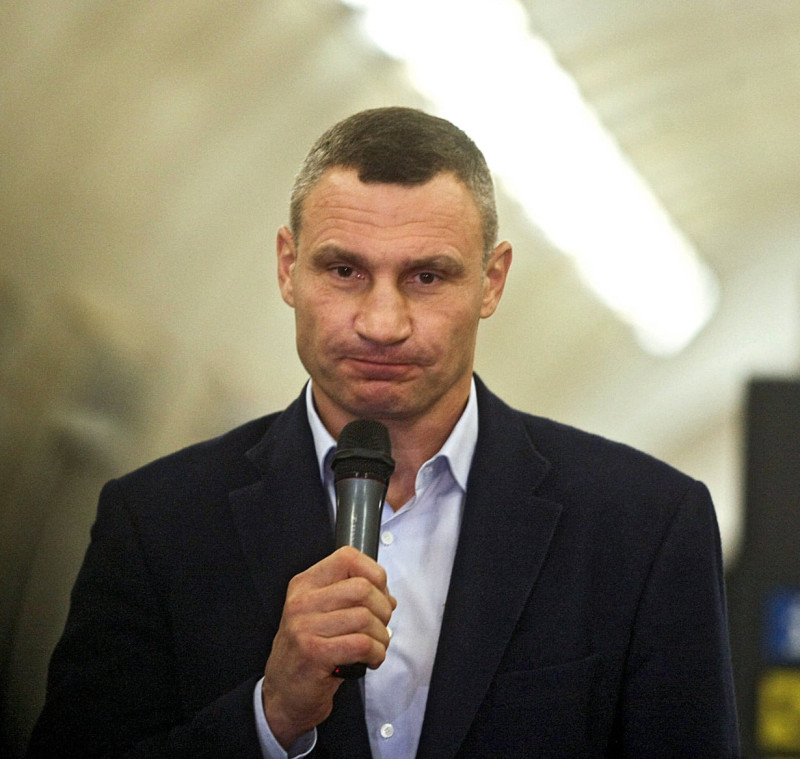 基輔市長，同時也是前世界拳擊冠軍維塔利·克里琴科（Vitali Klitschko）表示，做為一名曾服役的軍人與士官，他已準備好拿起武器保衛國家抵禦俄軍入侵。   圖：擷取自臉書