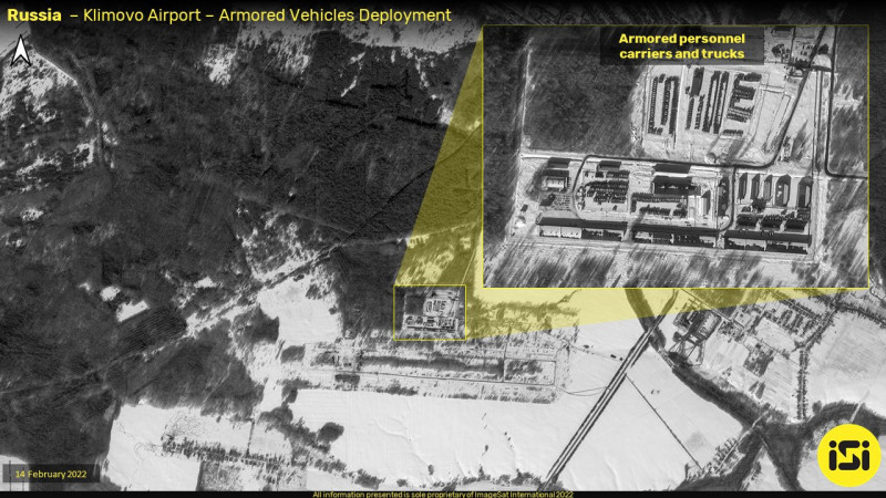 商用衛星公司ImageSat International在推特公開一處標示為「克里莫沃機場」(Klimovo Airport)2月14日的照片，並研判俄羅斯軍隊當時處於「非作戰部署」狀態。   圖：翻攝ImageSat Intl.推特