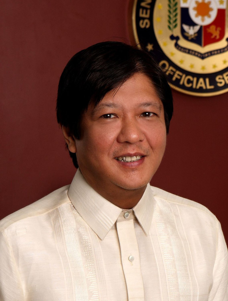小馬可仕（Ferdinand "Bongbong" Marcos Jr.）是目前呼聲最高的菲律賓總統候選人。   圖：擷取自維基百科