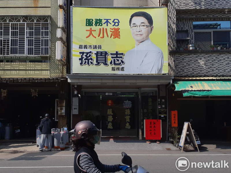 市議員孫貫志早已將光路里當成競選連任的重要據點。   圖：蔡坤龍/攝