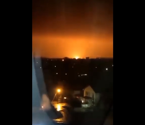 烏克蘭東部大城盧甘斯克（Lugansk）的德魯斯巴（Druzhba）輸油管出現爆炸事故。   圖/翻攝自推特影片