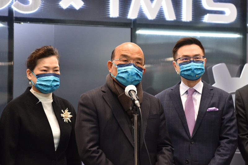 行政院長蘇貞昌21日上午出席在台北南港展覽館1館舉行的「TIMTOS x TMTS 2022工具機聯展 虛實整合Hybrid開幕典禮」，並於活動前接受媒體訪問。   圖：行政院提供
