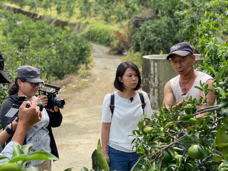 格外農品接受新加坡CNA電視台專題採訪。   圖：創夢市集／提供