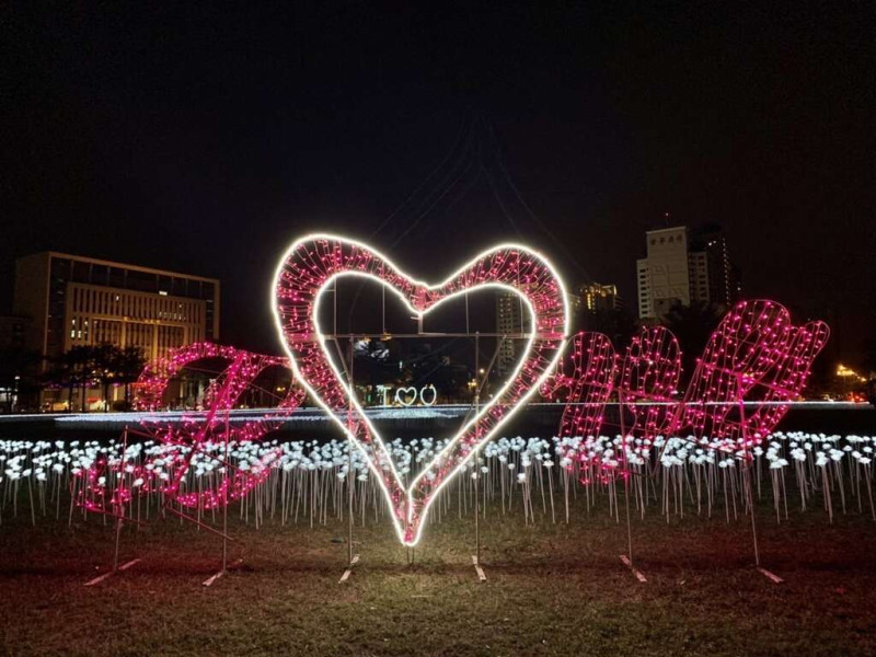 台南玫瑰花燈。   圖：台南市政府觀光旅遊局／提供