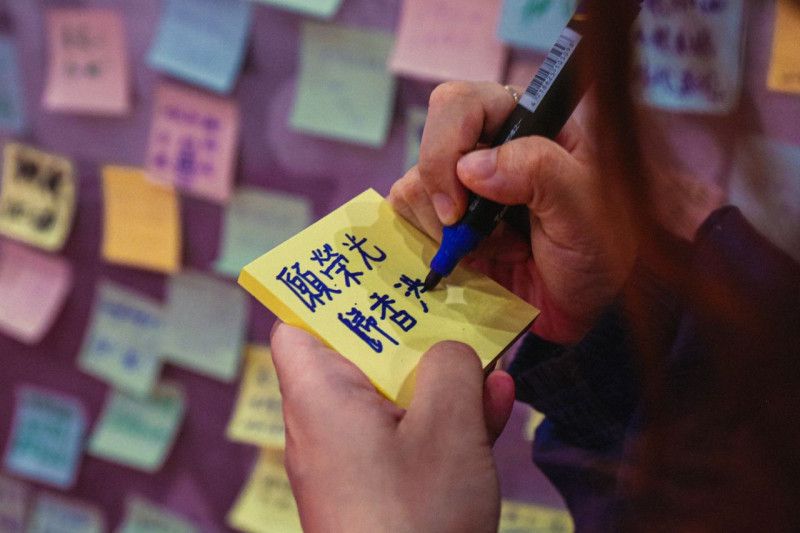 許多人在連儂牆留言表達支持香港。   圖：主辦單位/提供