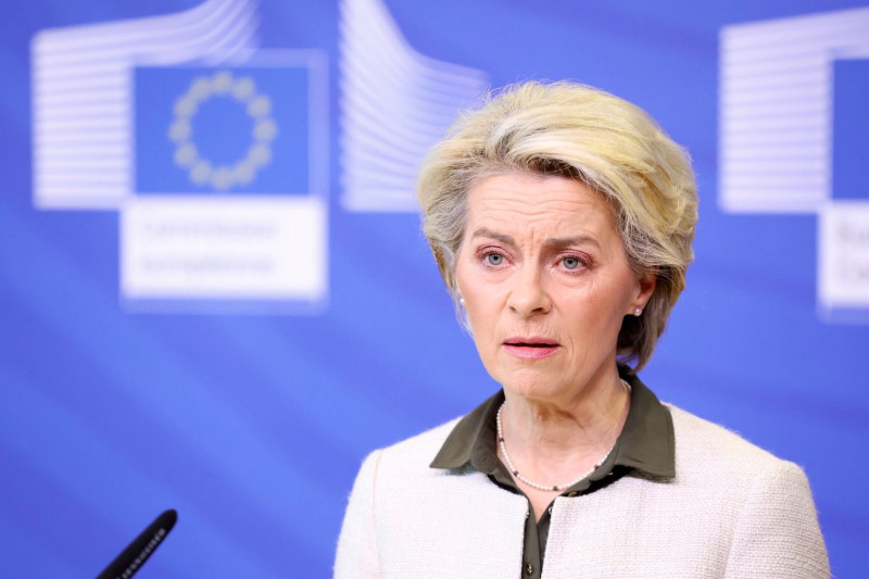 歐盟決議向烏克蘭執行共同馳援行動，歐盟執委會主席范德賴恩（Ursula von der Leyen）指出，這是歐盟「決定性的時刻」，也是防禦政策的歷史轉捩點。   圖：翻攝自范德賴恩推特