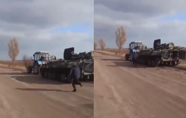 烏克蘭農夫開拖拉機拖俄軍裝甲。   圖:翻攝自推特