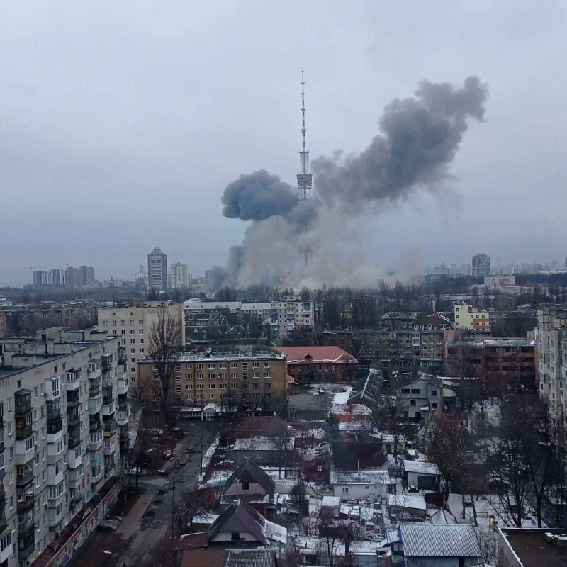 俄烏戰火延燒，烏克蘭境內多數遭到俄羅斯攻擊，為了支援烏克蘭，各國紛紛祭出重大經濟制裁。   圖：翻攝自推特