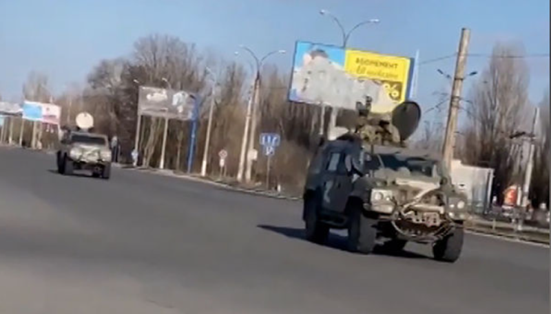 通訊軟體Telegram上流傳著俄羅斯軍車出現在赫爾松市中心的畫面，已被證實為真。   圖：擷取自IG
