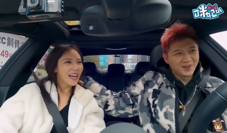 咪妃在上月底宣布與熱戀3、4個月的男友閃電結婚，又在本月12日公開已經有孕三個月的喜訊。   圖：翻攝自咪妃YouTube頻道