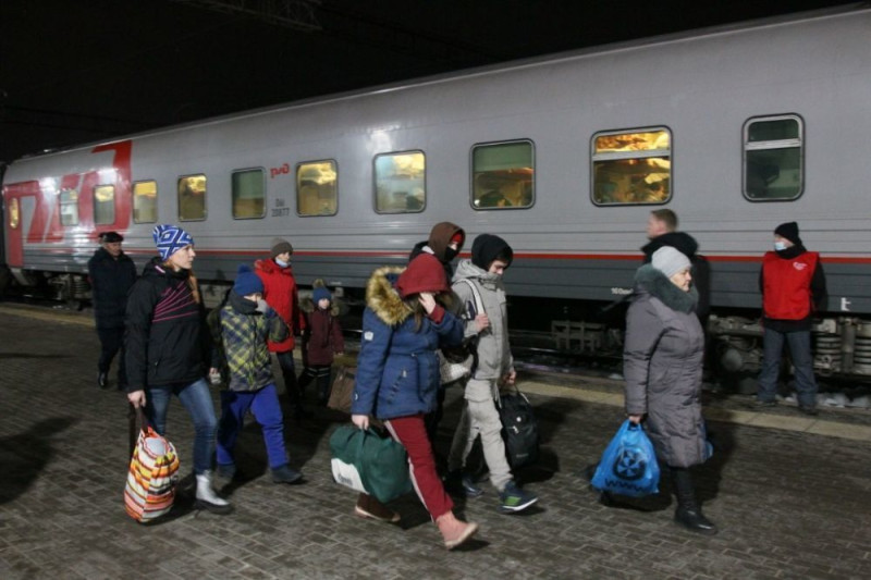俄國入侵烏克蘭，已有上百萬烏克蘭難民逃向國外。   圖 : 翻攝自新華網