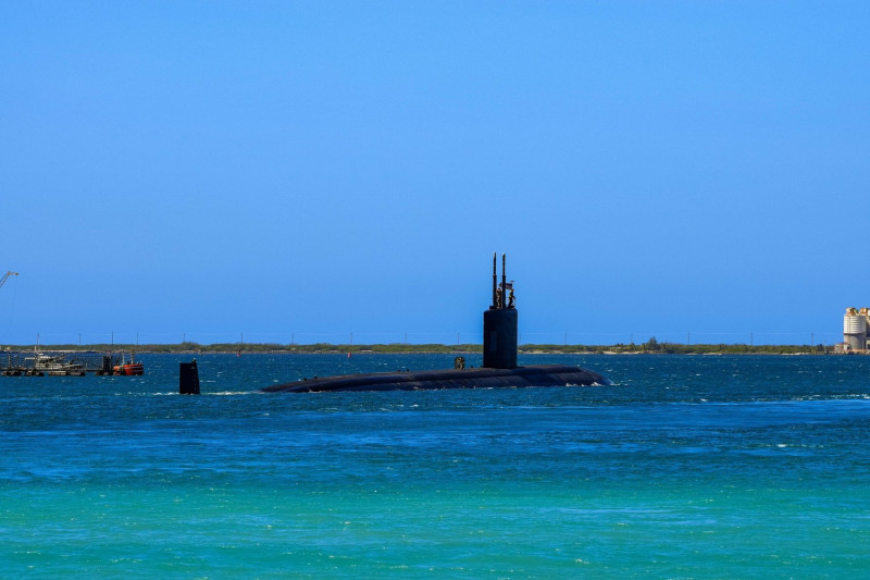 美軍「洛杉磯級」核動力攻擊潛艦「阿什維爾號(SSN-758)」離開關島海軍基地，部署印太水域執行反潛和反水面戰任務。   圖：翻攝U.S. Navy推特