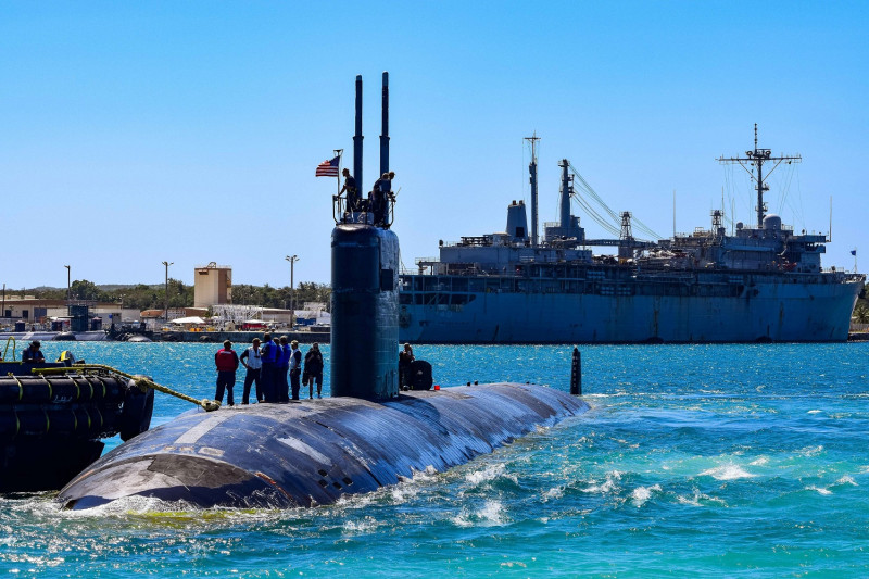 美軍關島海軍基地的「洛杉磯級」核動力攻擊潛艦「阿什維爾號(SSN-758)」。   圖：翻攝U.S. Navy推特