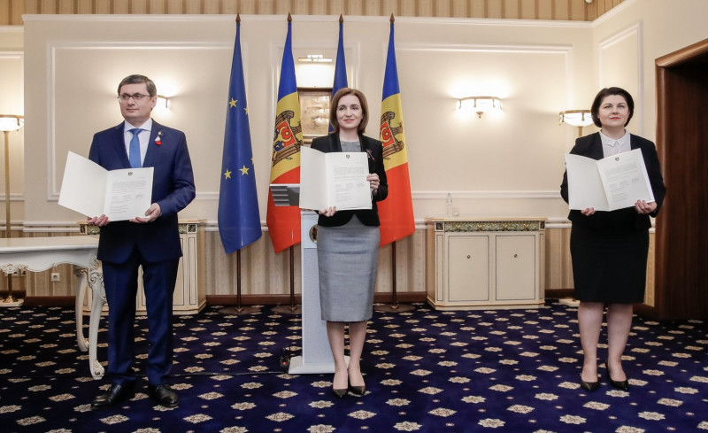 摩爾多瓦總統桑杜（Maia Sandu，圖中）簽署加盟歐盟申請。   圖：擷取自Maia Sandu推特