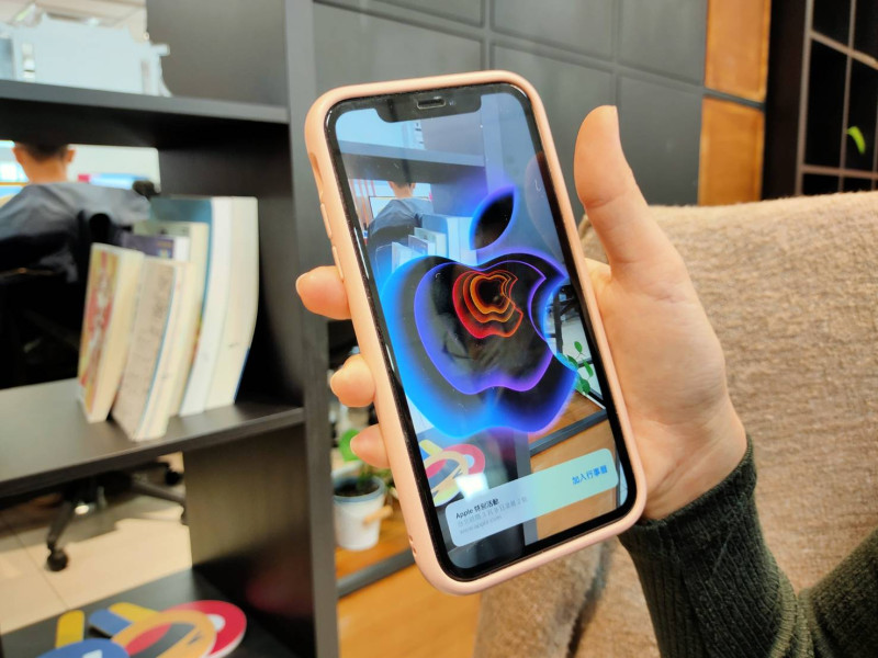Apple活動官網推出AR擴增實境體驗。   攝影：陳崑翔