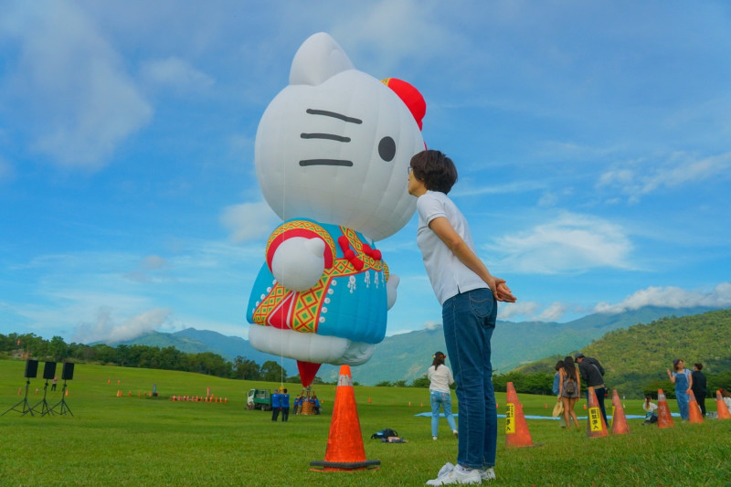 台灣國際熱氣球嘉年華「 HELLO KITTY 」造型熱氣球。   圖：台東縣政府交觀處 / 提供 