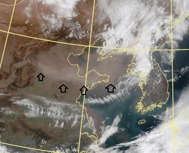 中央氣象局長鄭明典分享衛星雲圖，透露沙塵暴正在發生，且可能影響台灣。   圖／翻攝自鄭明典臉書