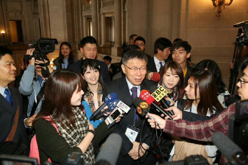台北市長柯文哲在美國被僑胞問及有關國民黨黨產的議題，他強調，台灣要建立法治國家，如果可以，還是用立法的方式來做。   圖：台北市政府提供
